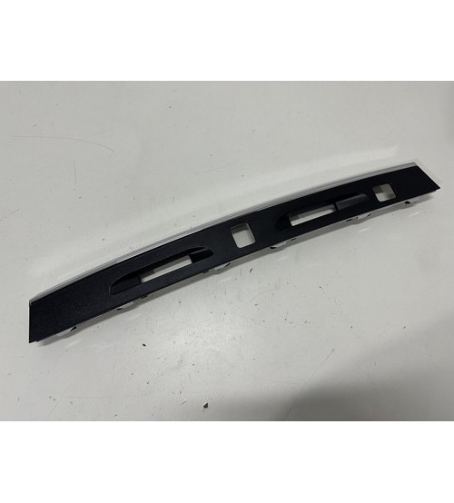 Acabamento Aplique Luz De Placa Toyota Corolla Xei 2024