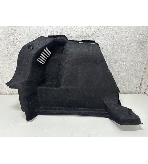 Acabamento Carpe Interno Tras/esq Porta Mala Gm Onix Pr2 24