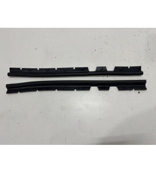 Borracha Inferior Capô Dianteiro Gm Onix Premier2 2024